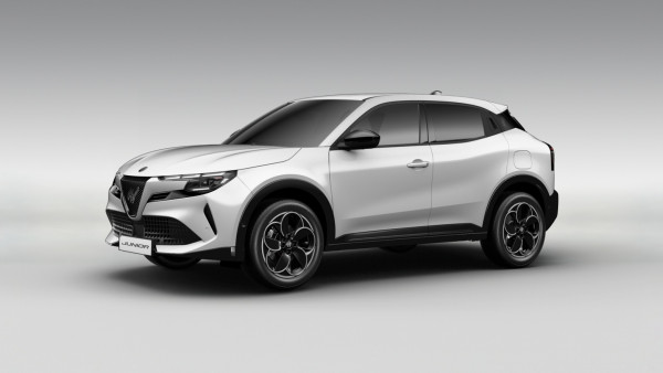 Alfa Romeo Junior Ibrida Q4 1.2 48V-Hybrid 107 kW 145 hp 6-DCT